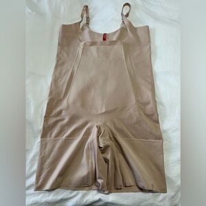 SPANX Women's Oncore Open-Bust Mid-Thigh Bodysuit Beige Size 1X